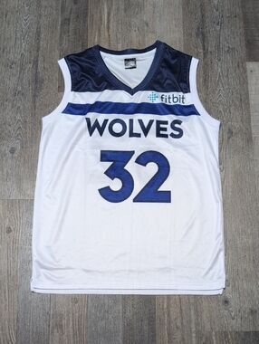 WOLVES Towns #32 Basketball Jersey — White & Navy